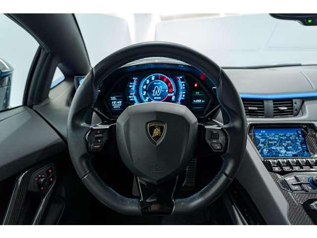 アヴェンタドール Ｓ　４ＷＤ　Ｂｌｕ　Ｎｉｌａ　認定中古車　左ハンドル　コラムＭＴモード付７ＡＴ　バックカメラ　パーキングアシスト　ＥＴＣ　電動シート　シートヒーター　アルミホイール　ＬＥＤ　横滑り防止装置　盗難防止装置（33枚目）
