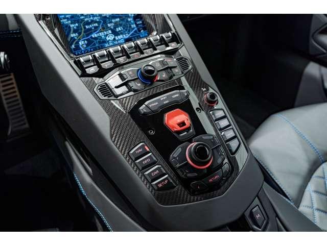 アヴェンタドール Ｓ　４ＷＤ　Ｂｌｕ　Ｎｉｌａ　認定中古車　左ハンドル　コラムＭＴモード付７ＡＴ　バックカメラ　パーキングアシスト　ＥＴＣ　電動シート　シートヒーター　アルミホイール　ＬＥＤ　横滑り防止装置　盗難防止装置（35枚目）
