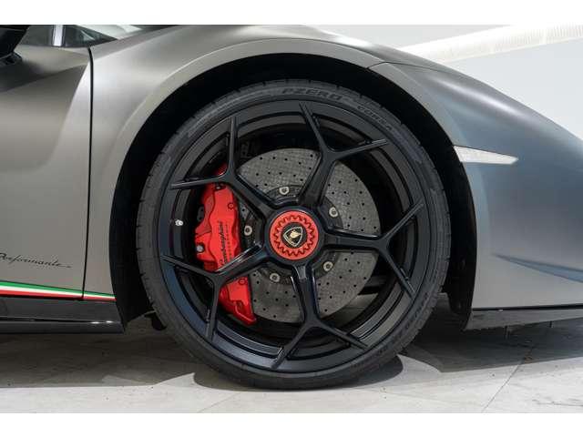 ウラカン ペルフォルマンテ　（ＬＤＦ）　４ＷＤ　右ハンドル　コラムＭＴモード付７ＡＴ　認定中古車　ドライブレコーダードライブレコーダー　ミュージックプレイヤー接続可　シートヒーター　電動シート（10枚目）