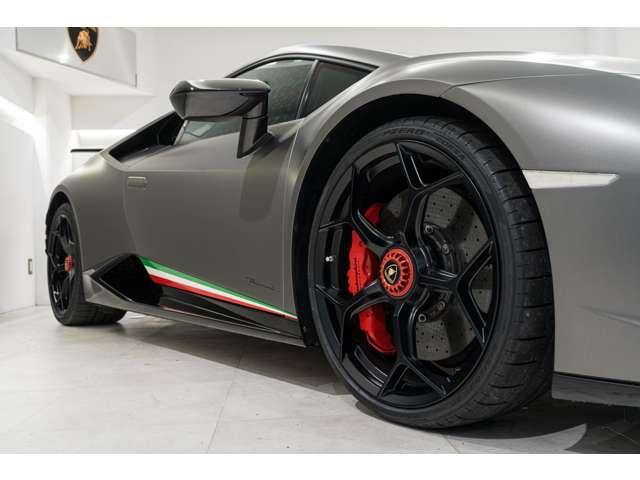 ウラカン ペルフォルマンテ　（ＬＤＦ）　４ＷＤ　右ハンドル　コラムＭＴモード付７ＡＴ　認定中古車　ドライブレコーダードライブレコーダー　ミュージックプレイヤー接続可　シートヒーター　電動シート（11枚目）