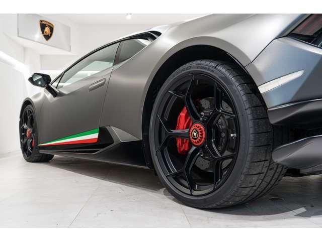 ウラカン ペルフォルマンテ　（ＬＤＦ）　４ＷＤ　右ハンドル　コラムＭＴモード付７ＡＴ　認定中古車　ドライブレコーダードライブレコーダー　ミュージックプレイヤー接続可　シートヒーター　電動シート（13枚目）