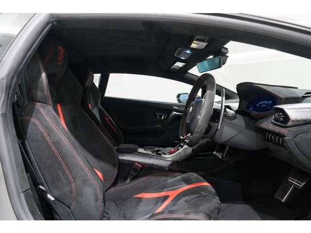 ウラカン ペルフォルマンテ　（ＬＤＦ）　４ＷＤ　右ハンドル　コラムＭＴモード付７ＡＴ　認定中古車　ドライブレコーダードライブレコーダー　ミュージックプレイヤー接続可　シートヒーター　電動シート（17枚目）