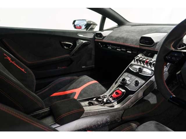 ウラカン ペルフォルマンテ　（ＬＤＦ）　４ＷＤ　右ハンドル　コラムＭＴモード付７ＡＴ　認定中古車　ドライブレコーダードライブレコーダー　ミュージックプレイヤー接続可　シートヒーター　電動シート（20枚目）