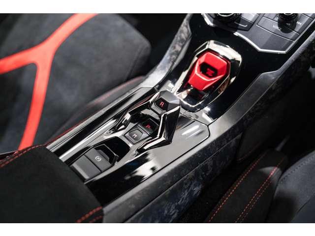 ウラカン ペルフォルマンテ　（ＬＤＦ）　４ＷＤ　右ハンドル　コラムＭＴモード付７ＡＴ　認定中古車　ドライブレコーダードライブレコーダー　ミュージックプレイヤー接続可　シートヒーター　電動シート（21枚目）