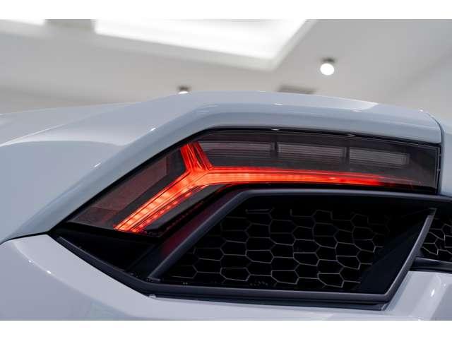 ウラカン ＬＰ５８０－２　（ＬＤＦ）　Ｂｉａｎｃｏ　Ｉｃａｒｕｓ　ＨＤＤナビ　ＬＥＤヘッドライト　認定中古車（16枚目）