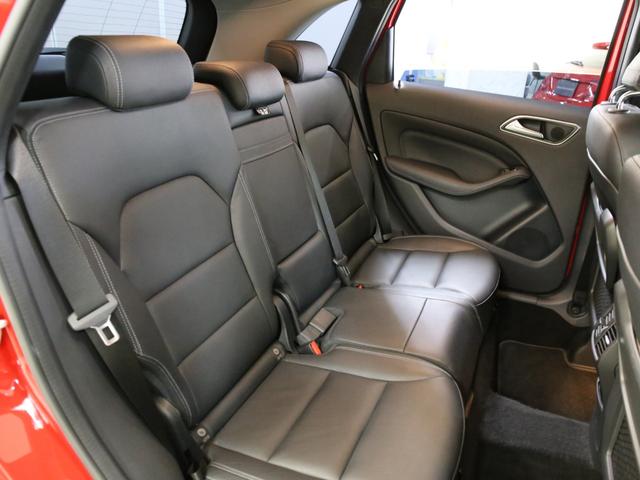B180エクスクルーシブ&セーフティPKG衝突軽減アシスト 自動追従 自動駐車 衝突軽減ブレーキ 黒本革 前後障害物センサー バックカメラ 駐車ガイド 地デジ クルーズコントロール Bluetoothオーディオ 横滑り防止機能 速度リミッター HIDライト(24枚目)