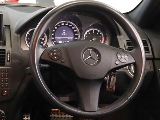 C200ワゴン中期型AVGターボE/G 黒革AMGスポーツP 後期ターボエンジン オートライト アルミホイール パワーシート キーレスエントリー 地デジ 純正ナビ ミュージックレジスター ETC オートエアコン コマンドシステム 衝突安全ボディ マニュアルモード(62枚目)