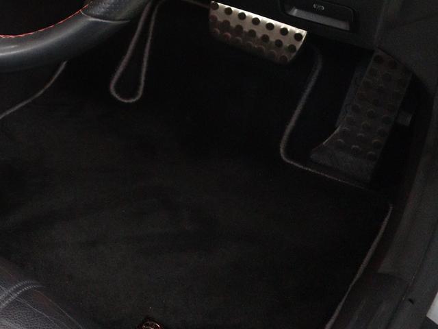 ＳＬＫ ＳＬＫ２００ブルーエフィシェンシー　ＡＭＧスポーツＰＫＧ　ＳＬＫ５５スタイルフロントフェイス　リアスポイラー　パノラミック電動バリオルーフ　ＦＯＸ製クワッドマフラー　サンリフレクティングレザー　シートヒーター　エアスカーフ　純正ナビ（64枚目）