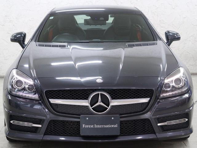 ＳＬＫ ＳＬＫ２００ブルーエフィシェンシー　ＡＭＧスポーツＰＫＧ　ユーティリティＰＫＧ　レッドブレーキキャリパー　電動バリオルーフ　ブラックレザー　シートヒーター　エアスカーフ　純正ナビ　前後障害物センサー　キーレスゴー（5枚目）