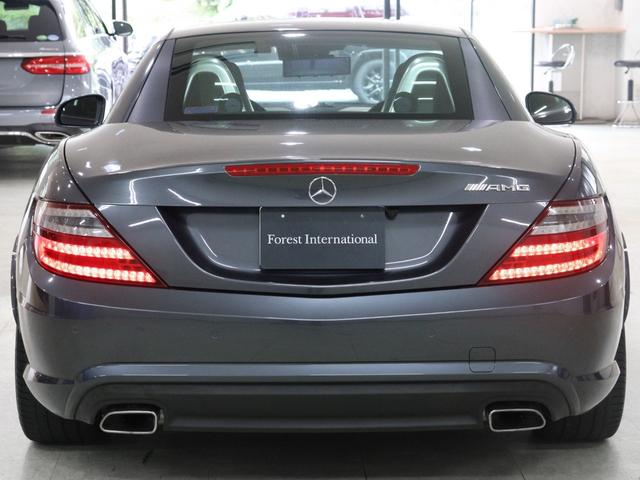 ＳＬＫ ＳＬＫ２００ブルーエフィシェンシー　ＡＭＧスポーツＰＫＧ　ユーティリティＰＫＧ　レッドブレーキキャリパー　電動バリオルーフ　ブラックレザー　シートヒーター　エアスカーフ　純正ナビ　前後障害物センサー　キーレスゴー（6枚目）