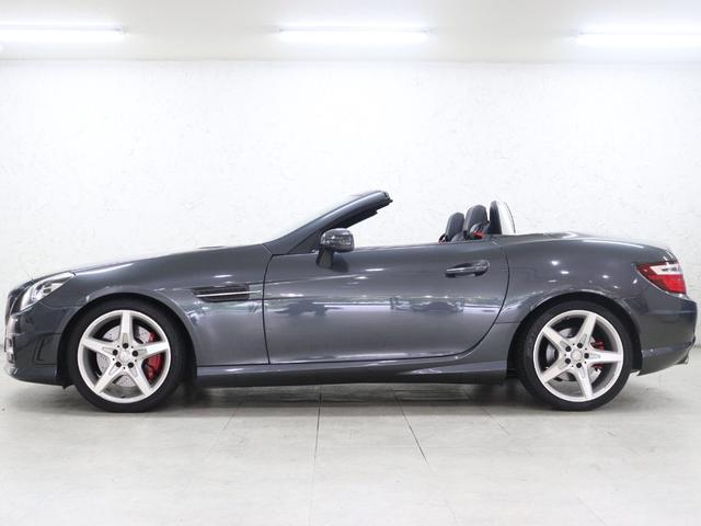 ＳＬＫ ＳＬＫ２００ブルーエフィシェンシー　ＡＭＧスポーツＰＫＧ　ユーティリティＰＫＧ　レッドブレーキキャリパー　電動バリオルーフ　ブラックレザー　シートヒーター　エアスカーフ　純正ナビ　前後障害物センサー　キーレスゴー（7枚目）