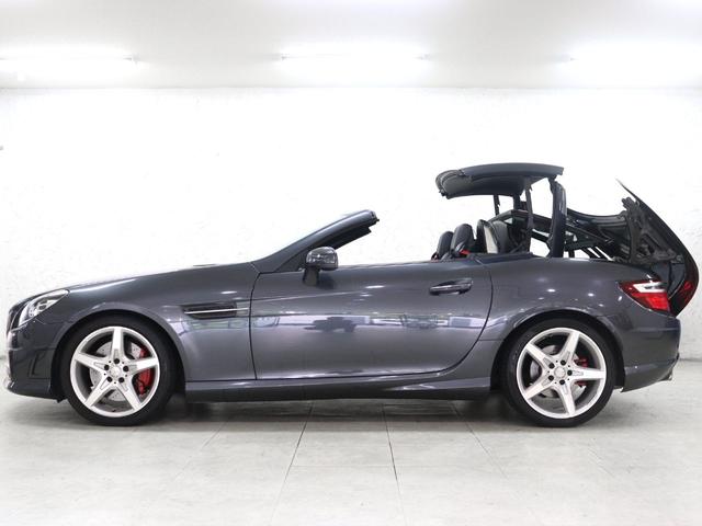 ＳＬＫ ＳＬＫ２００ブルーエフィシェンシー　ＡＭＧスポーツＰＫＧ　ユーティリティＰＫＧ　レッドブレーキキャリパー　電動バリオルーフ　ブラックレザー　シートヒーター　エアスカーフ　純正ナビ　前後障害物センサー　キーレスゴー（8枚目）