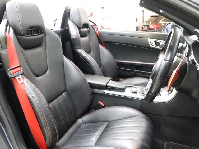 ＳＬＫ ＳＬＫ２００ブルーエフィシェンシー　ＡＭＧスポーツＰＫＧ　ユーティリティＰＫＧ　レッドブレーキキャリパー　電動バリオルーフ　ブラックレザー　シートヒーター　エアスカーフ　純正ナビ　前後障害物センサー　キーレスゴー（16枚目）
