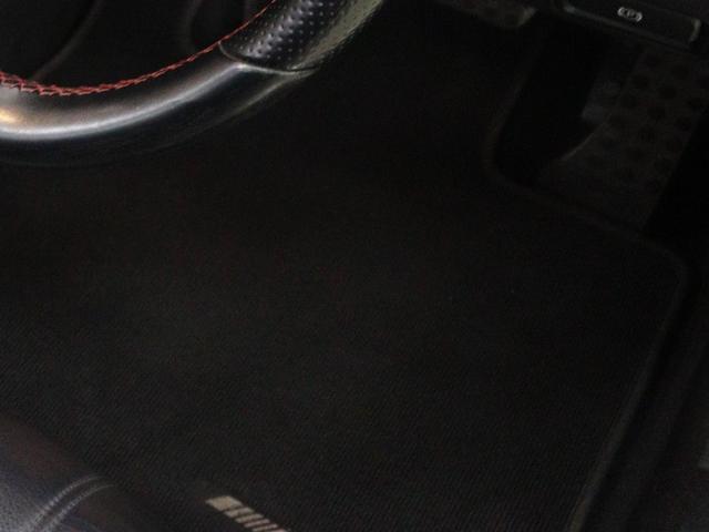 ＳＬＫ ＳＬＫ２００ブルーエフィシェンシー　ＡＭＧスポーツＰＫＧ　ユーティリティＰＫＧ　レッドブレーキキャリパー　電動バリオルーフ　ブラックレザー　シートヒーター　エアスカーフ　純正ナビ　前後障害物センサー　キーレスゴー（64枚目）