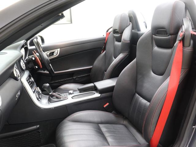 ＳＬＫ ＳＬＫ２００ブルーエフィシェンシー　ＡＭＧスポーツＰＫＧ　ユーティリティＰＫＧ　レッドブレーキキャリパー　電動バリオルーフ　ブラックレザー　シートヒーター　エアスカーフ　純正ナビ　前後障害物センサー　キーレスゴー（66枚目）