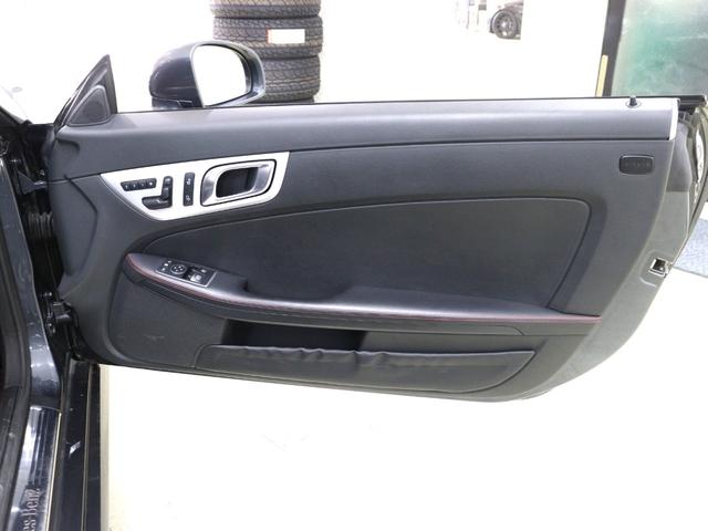 ＳＬＫ ＳＬＫ２００ブルーエフィシェンシー　ＡＭＧスポーツＰＫＧ　ユーティリティＰＫＧ　レッドブレーキキャリパー　電動バリオルーフ　ブラックレザー　シートヒーター　エアスカーフ　純正ナビ　前後障害物センサー　キーレスゴー（68枚目）