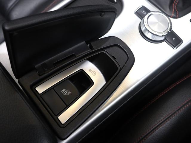 ＳＬＫ ＳＬＫ２００ブルーエフィシェンシー　ＡＭＧスポーツＰＫＧ　ユーティリティＰＫＧ　レッドブレーキキャリパー　電動バリオルーフ　ブラックレザー　シートヒーター　エアスカーフ　純正ナビ　前後障害物センサー　キーレスゴー（72枚目）