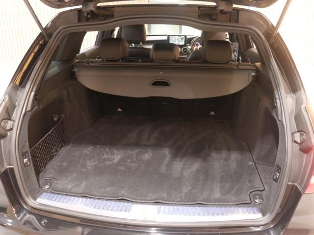 トランクルームは大変広々としており、大きい荷物や長い荷物なども楽々積み込むことが出来ます！