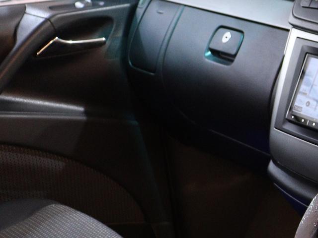 Ｖクラス Ｖ３５０　ブラック　エディション　限定車　ラグジュアリー＆バイキセノンＰＫＧ　社外ナビ　バックカメラ　電動スライドドア　パワーシート　シートヒーター　レザーツインシート　コーナーセンサー（59枚目）