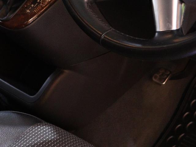 Ｖクラス Ｖ３５０　ブラック　エディション　限定車　ラグジュアリー＆バイキセノンＰＫＧ　社外ナビ　バックカメラ　電動スライドドア　パワーシート　シートヒーター　レザーツインシート　コーナーセンサー（63枚目）