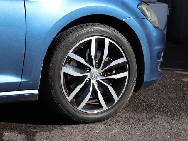 ゴルフ ＴＳＩハイラインブルーモーションテクノロジー　ＤＣＣパッケージ　ＤｉｓｃｏｖｅｒＰｒｏパッケージ　バイキセノンパッケージ　オプション１７インチアルミ　アダプティブシャシーコントロール　アダプティブクルーズコントロール　レーンキープアシスト（9枚目）