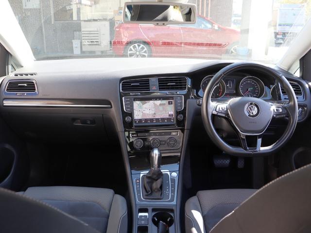 ゴルフ ＴＳＩハイラインブルーモーションテクノロジー　ＤＣＣパッケージ　ＤｉｓｃｏｖｅｒＰｒｏパッケージ　バイキセノンパッケージ　オプション１７インチアルミ　アダプティブシャシーコントロール　アダプティブクルーズコントロール　レーンキープアシスト（11枚目）