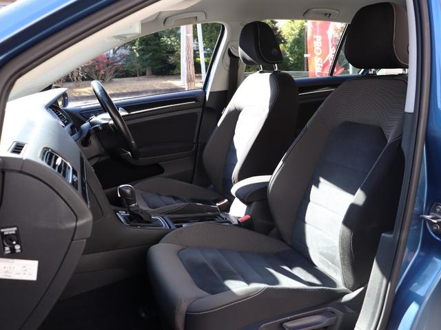 ゴルフ ＴＳＩハイラインブルーモーションテクノロジー　ＤＣＣパッケージ　ＤｉｓｃｏｖｅｒＰｒｏパッケージ　バイキセノンパッケージ　オプション１７インチアルミ　アダプティブシャシーコントロール　アダプティブクルーズコントロール　レーンキープアシスト（12枚目）