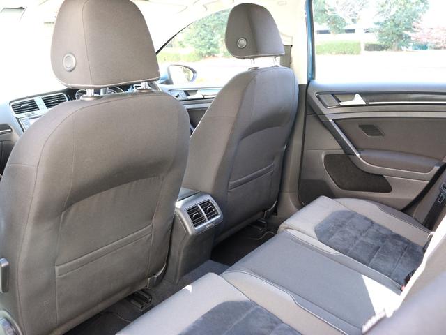 ゴルフ ＴＳＩハイラインブルーモーションテクノロジー　ＤＣＣパッケージ　ＤｉｓｃｏｖｅｒＰｒｏパッケージ　バイキセノンパッケージ　オプション１７インチアルミ　アダプティブシャシーコントロール　アダプティブクルーズコントロール　レーンキープアシスト（14枚目）