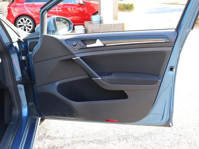 ゴルフ ＴＳＩハイラインブルーモーションテクノロジー　ＤＣＣパッケージ　ＤｉｓｃｏｖｅｒＰｒｏパッケージ　バイキセノンパッケージ　オプション１７インチアルミ　アダプティブシャシーコントロール　アダプティブクルーズコントロール　レーンキープアシスト（15枚目）