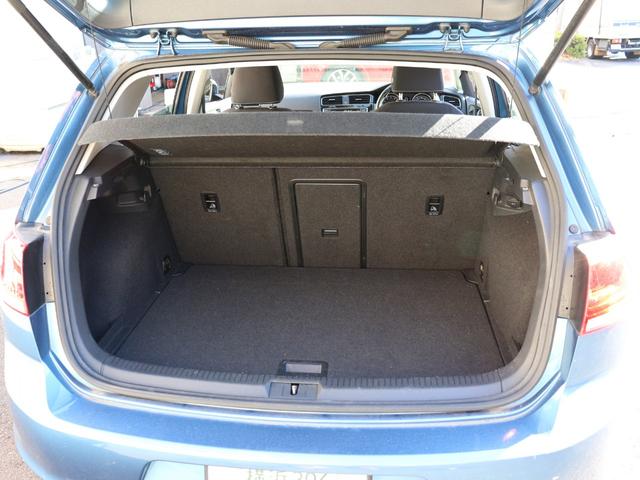 ゴルフ ＴＳＩハイラインブルーモーションテクノロジー　ＤＣＣパッケージ　ＤｉｓｃｏｖｅｒＰｒｏパッケージ　バイキセノンパッケージ　オプション１７インチアルミ　アダプティブシャシーコントロール　アダプティブクルーズコントロール　レーンキープアシスト（31枚目）