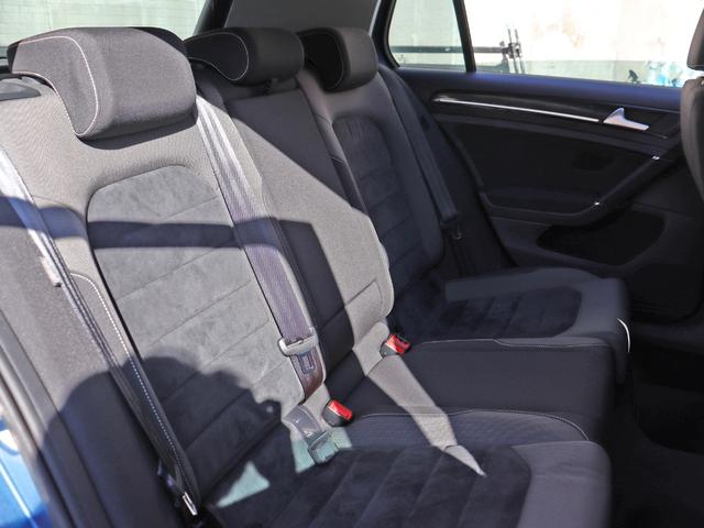 ゴルフ ＴＳＩハイラインブルーモーションテクノロジー　ＤＣＣパッケージ　ＤｉｓｃｏｖｅｒＰｒｏパッケージ　バイキセノンパッケージ　オプション１７インチアルミ　アダプティブシャシーコントロール　アダプティブクルーズコントロール　レーンキープアシスト（32枚目）