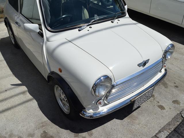 ＭＩＮＩ メイフェア　ボディリファイン　４速ＡＴ　コイルサス　ビルシュタイン　ミシュランＸＺＸ　チェック柄シート　１２インチアルミホイール　ウッドインテリアパネル　ＥＴＣ（7枚目）