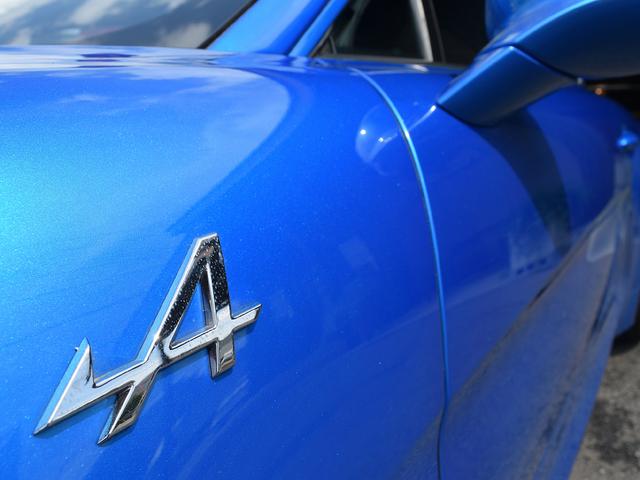 Ａ１１０ プルミエール・エディション　左ハンドル　限定車　純正ディスプレイオーディオ　Ｂｌｕｅｔｏｏｔｈ　ＦＯＣＡＬサウンド　バケットシート　パドルシフト　純正１８インチアルミ　ＡＬＰＩＮＥロゴ入りブルーキャリパー（46枚目）