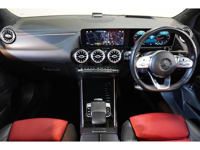 Bクラス B180 AMGレザーエクスクルーシブパッケージ アドバンスド&ナビゲーションPKG 赤黒革 シートヒーター SR MBUXナビ フルセグTV HUD 360カメラ LEDヘッド 自動Rゲート/ハンズフリーA AMGエアロ&18AW 2年保証(4枚目)