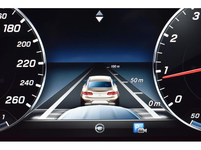 Ｅクラス Ｅ２００　クーペ　スポーツ　レザーパッケージ　レーダーＰ　９速ＡＴ　パノラマサンルーフ　ヒーター黒革　ＡＣＣ　ＢＳＭ　Ｌチェンジ　ＡＭＧエアロ１９ＡＷ　キーＧＯ　ブルメスター　ＨＵＤ　地デジ３６０カメラ　２年保証（7枚目）