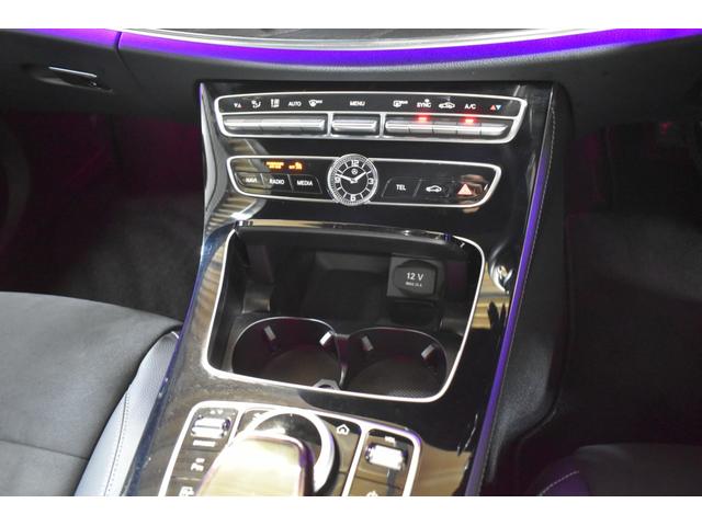 Ｅクラス Ｅ２００　アバンギャルド　スポーツ　レーダーＰ　ＭＥコネ　９速　ヒーター半革　ディストロ　Ｌチェンジ　ＡＭＧエアロ１９ＡＷ　キーＧｏ　ブラインドＳ　地デジ３６０カメ　マルチカラーアンビエント　２年保証（25枚目）