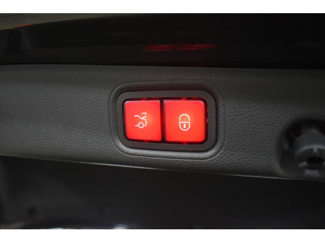 Ｅクラス Ｅ２００　スポーツ　後期　ＡＧＭラインインテリアＰ　エクスクルーシブＰ　パノラマサンＲ　レーダーＳＰ　全ヒーター黒革　ブルメＳ　ＨＵＤ　３６０カメラ　ディストロ　ブラインドＳ　Ｄトランク　２年保証（15枚目）