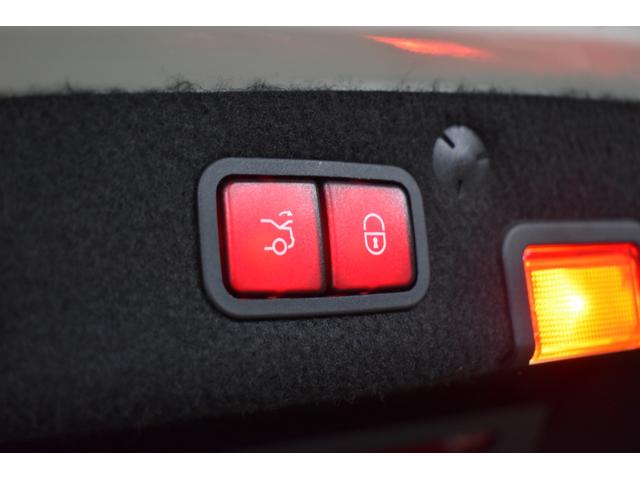 Cクラス C63 S エクスクルーシブP 510馬力 V8Eg パノラマサンR HUD エアバランスP ブルメスターS ハンズフリーアクセス ヒーター付コンビレザー レーダーSP LEDヘッドライト ディストロ 2年保証(12枚目)