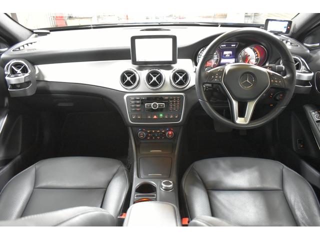 GLAクラス GLA250 4マチック 2年保証 エクスクルーシブP レーダーP パノラマサンルーフ ヒーター黒革 ディストロ Bスポット AMGエアロ18AW 電動Rゲート パークトロ ハーマンカードンサウンド キセノン 地デジBカメラ(3枚目)