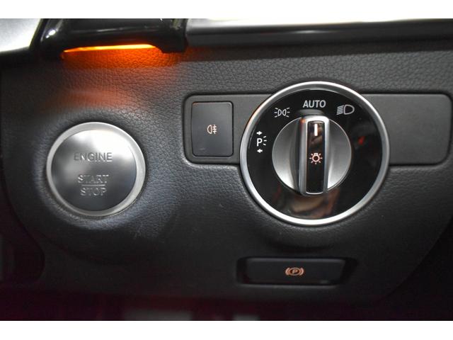 キーレスゴー搭載！キーを携帯しているだけで、ドアハンドル部分でドアロックの開閉ができ、プッシュボタンにてエンジンの始動が可能（スマートエントリ―＆スタートシステム）