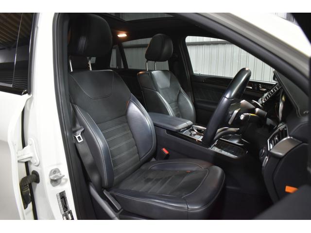 全席ヒーター＆メモリー付ブラックシート（電動ランバーサポート機能付き）・前席は３パターンまでシートポジションをメモリーできる嬉しい装備付です。