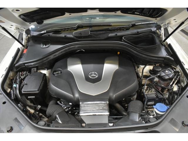 ３．０リッターＶ型６気筒ＢｌｕｅＴＥＣ　ディーゼルターボエンジン（２５８馬力　トルク６３．２ＫＧ／Ｗ　カタログ値）　７Ｇトロニック・ダイレクトセレクト搭載！燃費も向上
