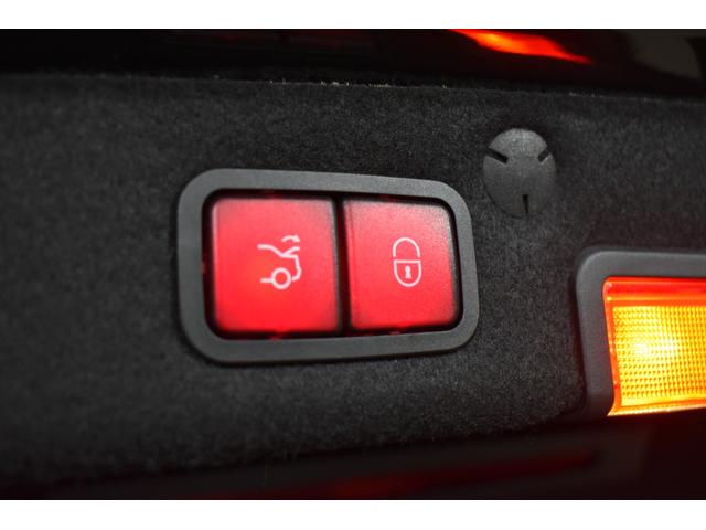 Cクラス C220d ローレウスエディション スポーツ+P レーダーセーフティP 特別仕様 MEコネクト 9速 ヒーター黒革 ACC BSM AMGエアロ18AW 液晶メーター HUD フットゲート 地デジナビ バックカメラ 2年保証(12枚目)