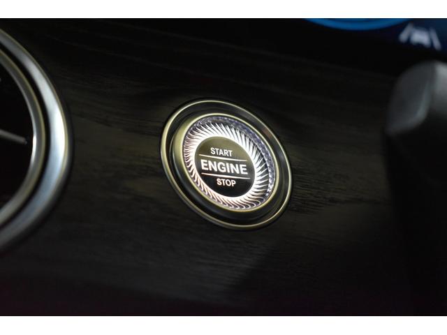 キーレスゴー搭載！キーを携帯しているだけで、ドアハンドル部分でドアロックの開閉ができ、プッシュボタンにてエンジンの始動が可能（スマートエントリ―＆スタートシステム）