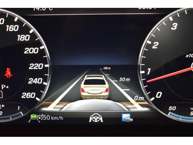 ディスタンスパイロット機能！先行車を認識し速度に応じ車間を維持します。車線のカーブと先行車両を、車線が不明瞭な道ではガードレールなどを認識し、車間を維持しながらステアリング操作をアシストします。