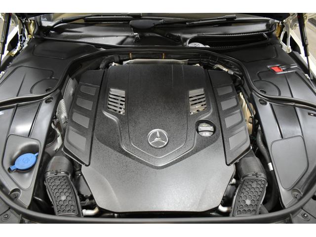 ４．０リッターＶ型８気筒　ツインターボエンジン（４６９馬力　トルク７１．４ＫＧ／Ｗ　カタログ値）　搭載！