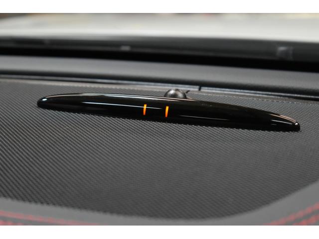 駐車場で便利なパークトロニック！！！前後バンパー付近の障害物を超音波センサーで感知、その状況を３５ｃｍまでは液晶インジケーターにて表示、３５ｃｍ未満はアラームで注意を促すシステム