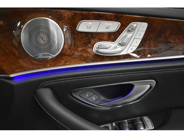 Ｅクラスステーションワゴン Ｅ４００　４マチックステーションワゴンエクスクルシブ　レーダーＳＰ　３３３馬力　Ｖ６ターボ　４ＷＤ　９速ＡＴ　全席ヒーター黒革　ディストロ　Ｌチェンジ　１８ＡＷ　キーレスＧＯ　ＰＴＳ　フットゲート　ブルメスターＳ　ＨＵＤ　地デジ３６０カメラ　２年保証（5枚目）