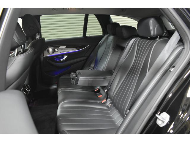 Ｅクラスステーションワゴン Ｅ４００　４マチックステーションワゴンエクスクルシブ　レーダーＳＰ　３３３馬力　Ｖ６ターボ　４ＷＤ　９速ＡＴ　全席ヒーター黒革　ディストロ　Ｌチェンジ　１８ＡＷ　キーレスＧＯ　ＰＴＳ　フットゲート　ブルメスターＳ　ＨＵＤ　地デジ３６０カメラ　２年保証（15枚目）