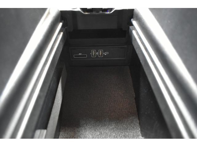 Ｅクラスステーションワゴン Ｅ４００　４マチックステーションワゴンエクスクルシブ　レーダーＳＰ　３３３馬力　Ｖ６ターボ　４ＷＤ　９速ＡＴ　全席ヒーター黒革　ディストロ　Ｌチェンジ　１８ＡＷ　キーレスＧＯ　ＰＴＳ　フットゲート　ブルメスターＳ　ＨＵＤ　地デジ３６０カメラ　２年保証（28枚目）